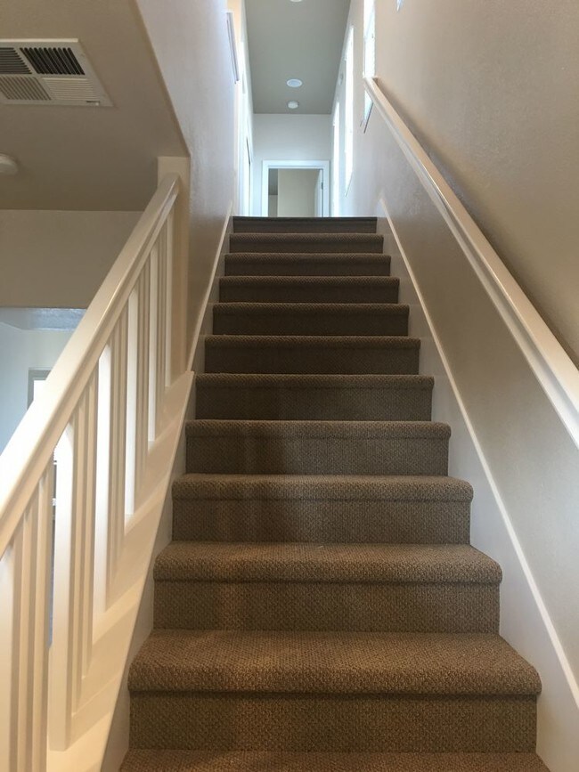 Foto del edificio - Attractive 2 story home Near Coffey Park