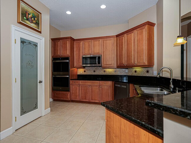 Building Photo - 854 SW St Tropez Ct