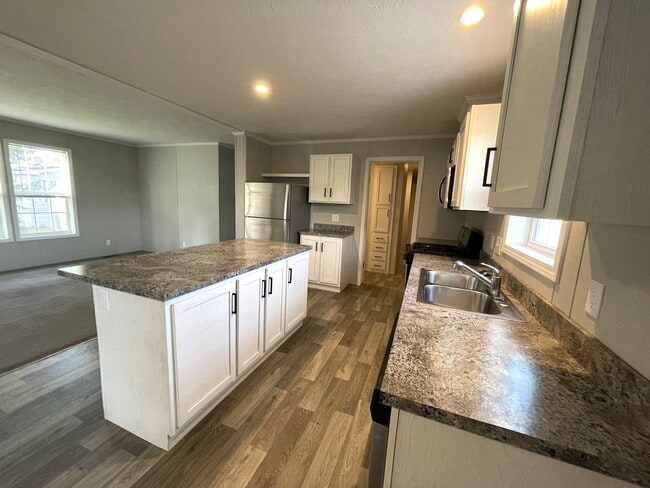 Building Photo - 49 Bellwood Dr