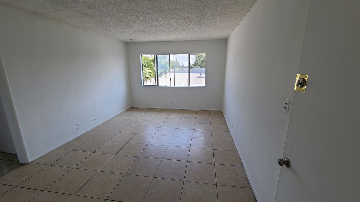 Foto del edificio - 9915 S Avalon Blvd