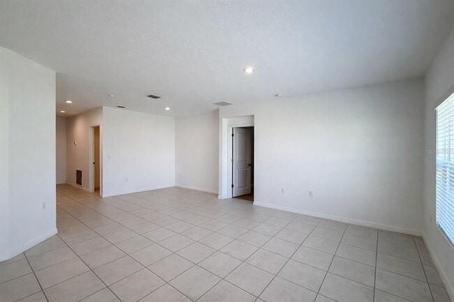 Building Photo - 5527 Tranquila Ln