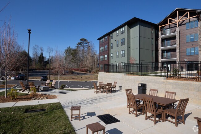 Foto del edificio - Madison Long Shoals