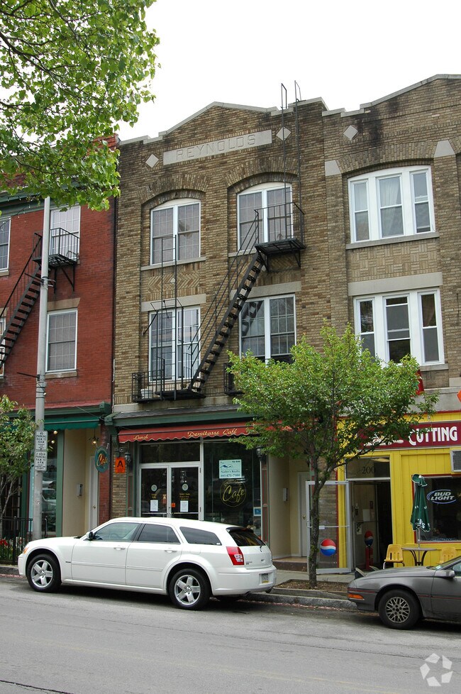Building Photo - 202-206 Main St