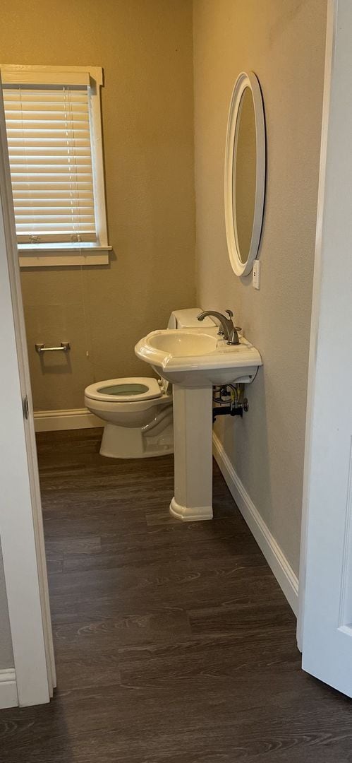 Building Photo - 1 Bedroom/1 Bath Cottage Near Downtown Redding