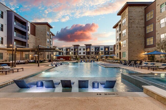 Building Photo - 1500 S I-35 Frontage Rd
