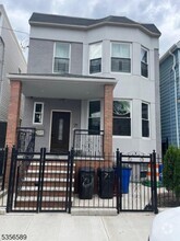 Building Photo - 71 Irving St