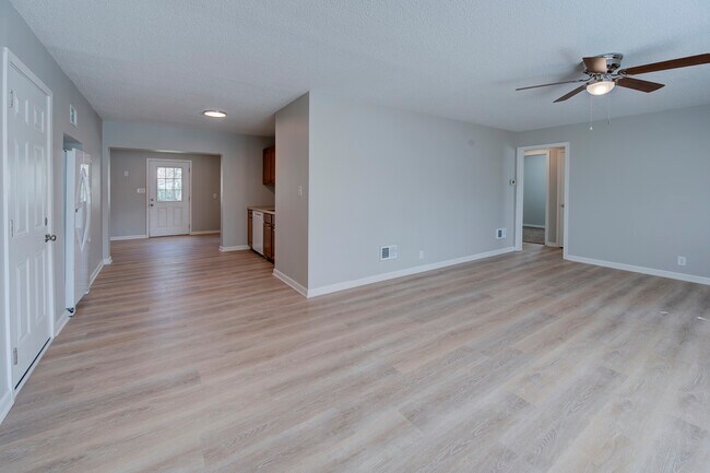 Building Photo - 3712 NE Vivion Rd