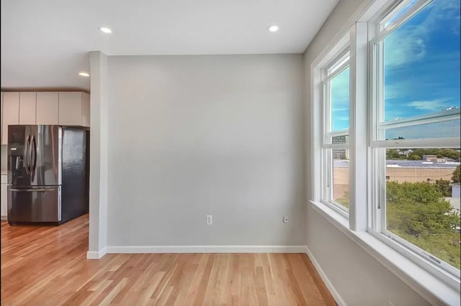 Building Photo - 28 Wordsworth St