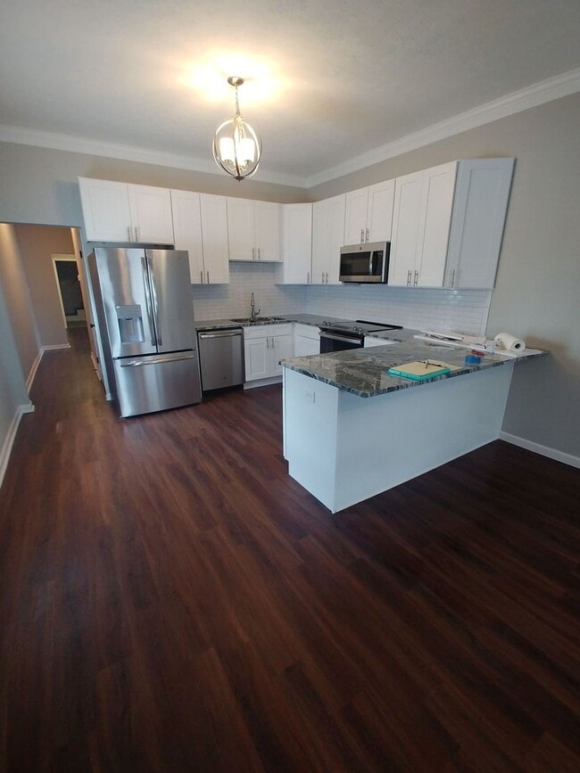 4 bedroom, 2 bathroom home close to the Un... - 4 bedroom, 2 bathroom home close to the Un...