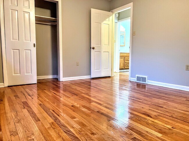 Foto del edificio - Luxurious 4 Bedroom Refuge In the Serene W...