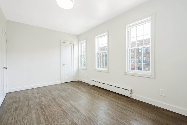 Building Photo - 309 Covert St