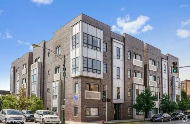 Building Photo - 44 N Paulina St