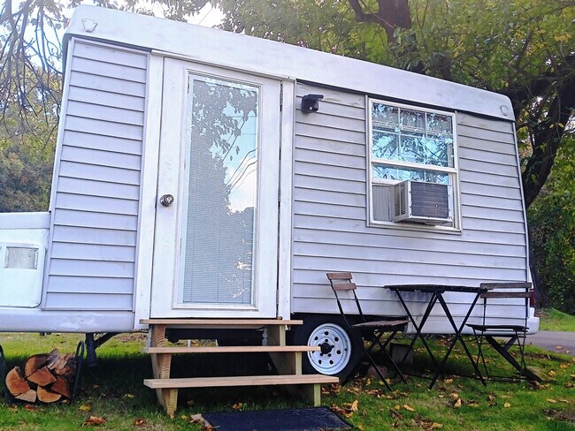 Foto del edificio - 80 Perkins Ave