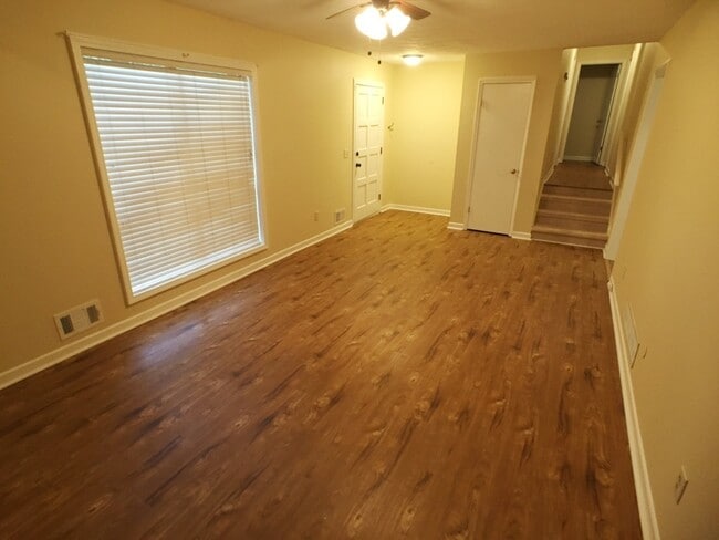 Building Photo - Kennesaw - 3 or 4BR - WALK to Big Shanty Park!