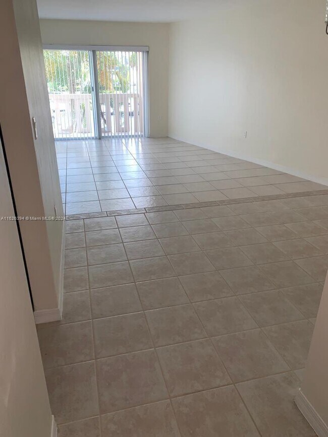Building Photo - 7400 Miami Lakes Dr