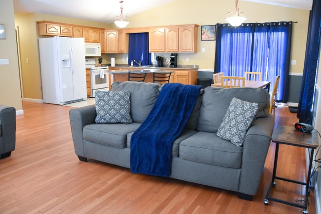 Building Photo - 588 6th Ave