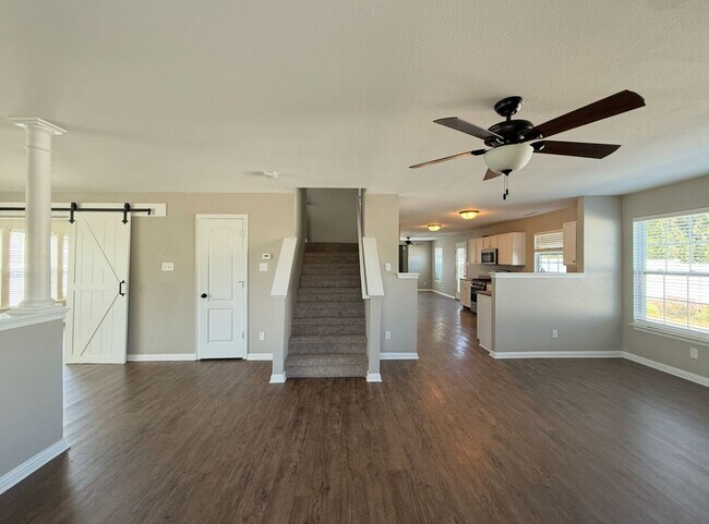 Foto del edificio - STUNNING 4 Bedroom 2.5 Bath