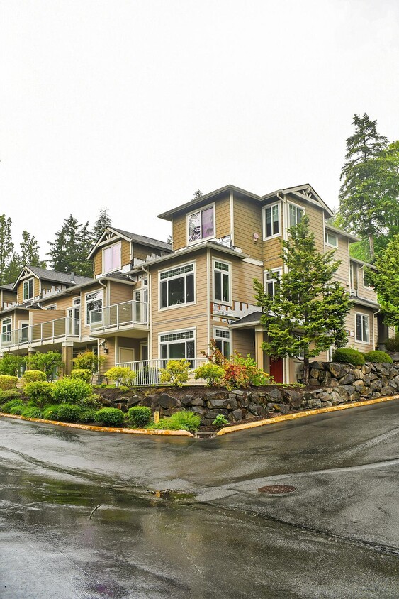 Primary Photo - 3500 E Lake Sammamish Pky SE