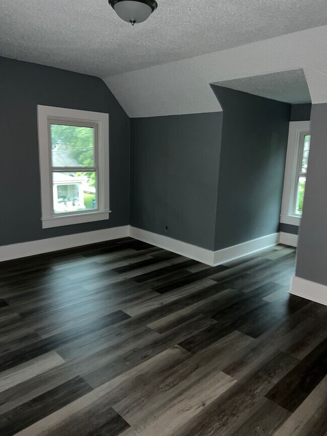 Building Photo - 514 Benton Ave