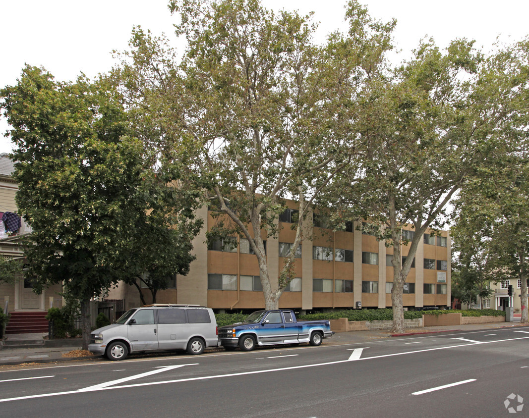 Building Photo - Gateway Apartments