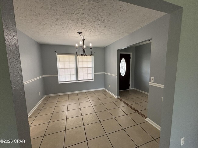 Building Photo - 6903 Ross Dr