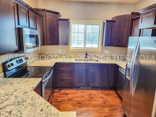 Foto del edificio - Rent Special: Beautiful 3-Bedroom, 2.5-Bath Walkout Ranch in Ankenyin Ankeny