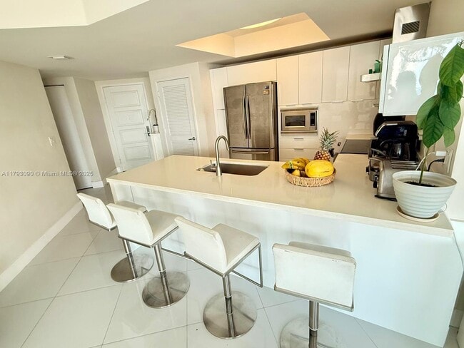 Building Photo - 250 Sunny Isles Blvd