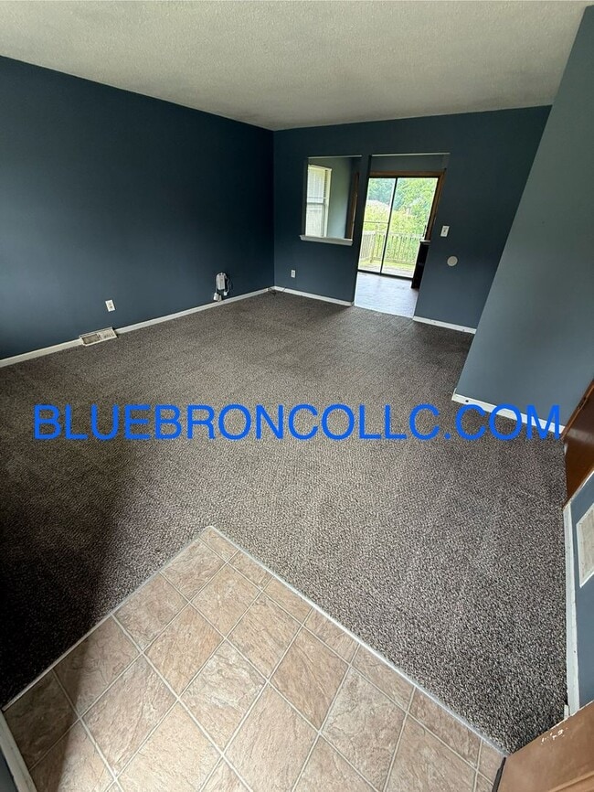 Building Photo - Updated 3-Bed, 2-Bath Multi-Level Home in ...