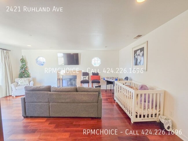 Building Photo - 2421 Ruhland Ave