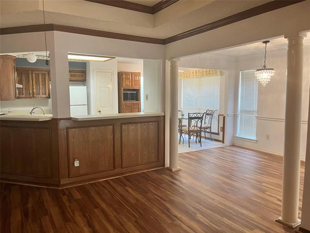Foto del edificio - 7640 Grassland Dr