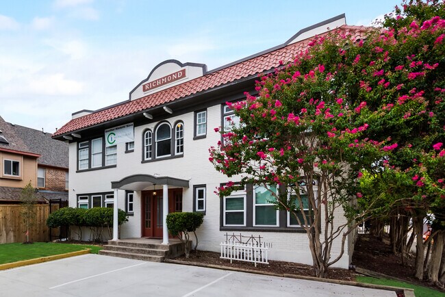 Foto del edificio - 5747 Richmond Ave