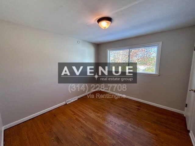 Foto del edificio - 8819 McNulty Dr