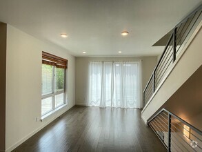 Building Photo - 3638 NE 73rd Pl