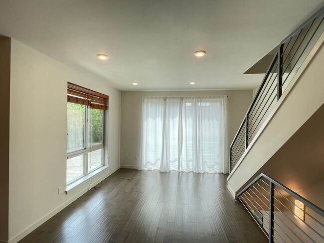Foto del edificio - Great Townhome For Rent