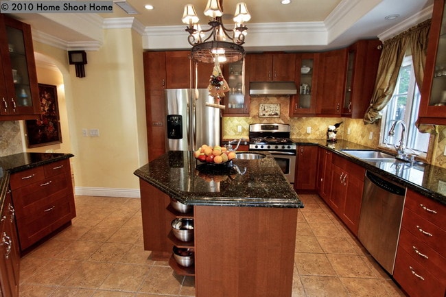 Kitchen - 2340 Brigden Rd