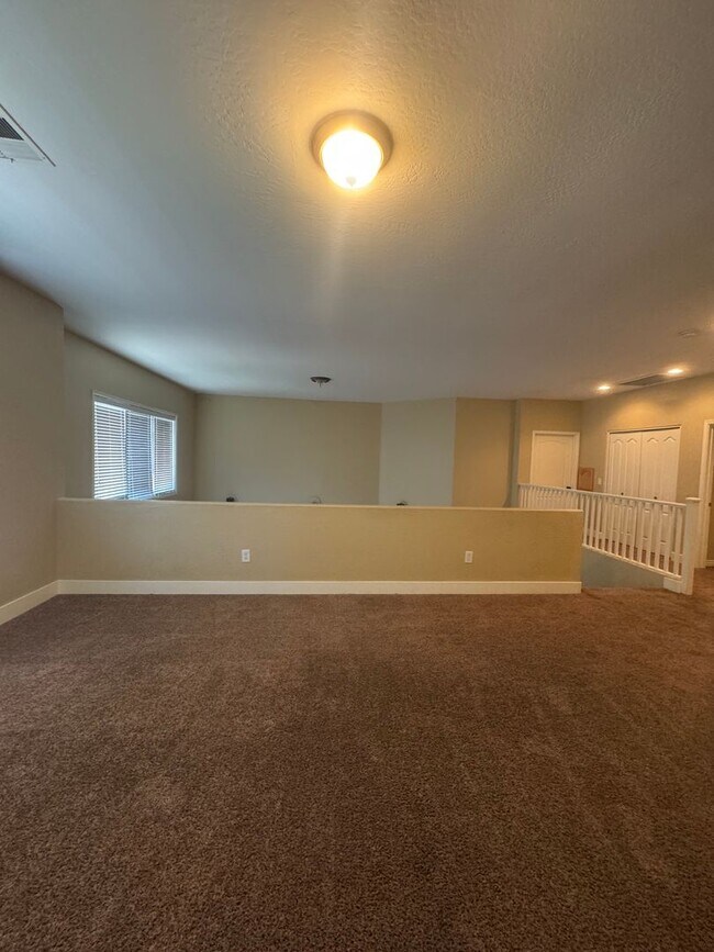 Foto del edificio - LARGE 5 BEDROOM HOME IN LAVEEN