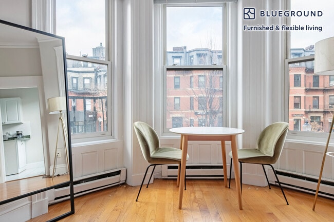 Building Photo - 232 Newbury St