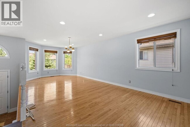 Building Photo - 707 Sarah Ct