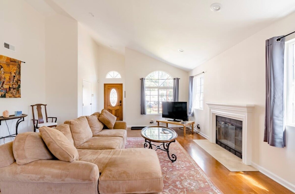 1941 Stanley Ave, Signal Hill, CA 90755 House for Rent in Signal Hill, CA