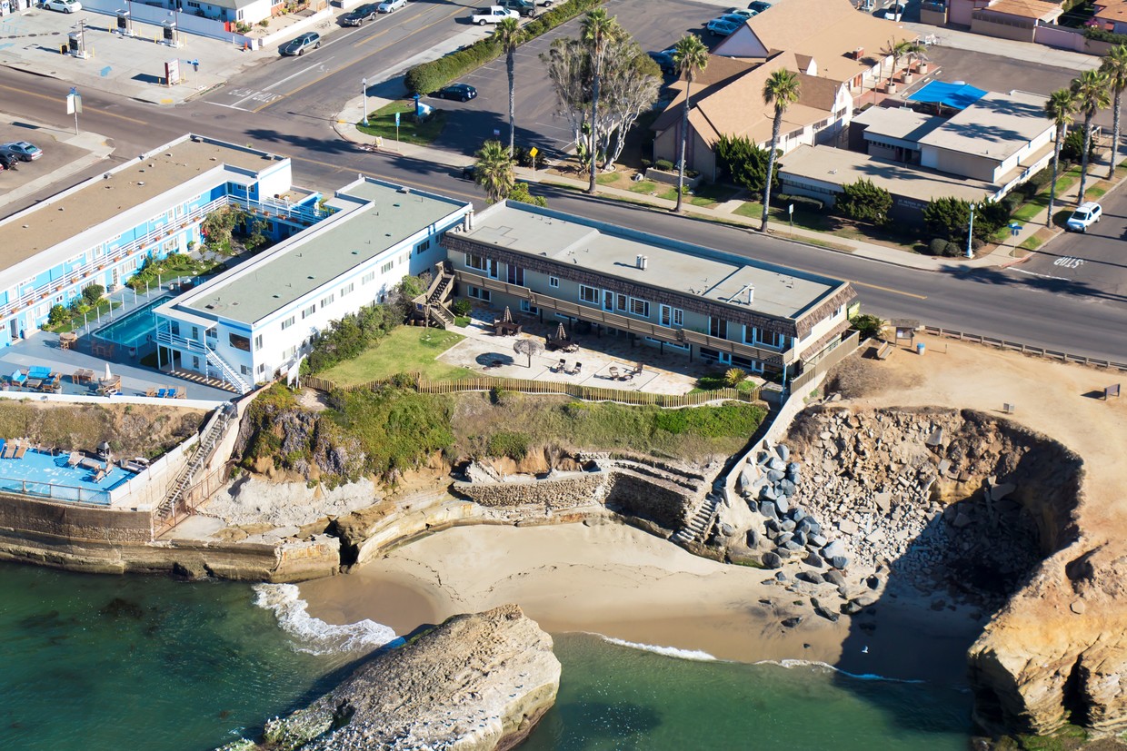 Primary Photo - Beach Cliff Villas