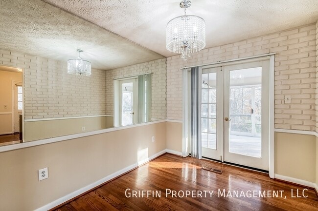 Building Photo - 5405 San Juan Dr