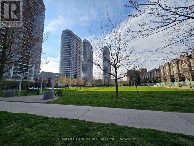 Building Photo - 275 Village Green Square
