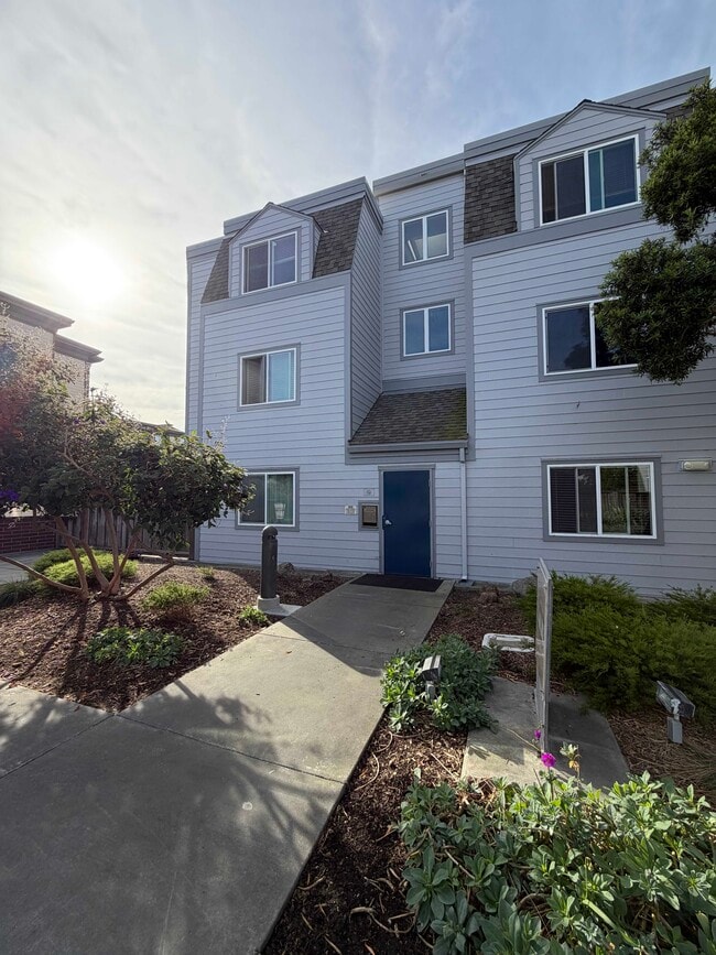 Foto del edificio - 6400 Christie Ave
