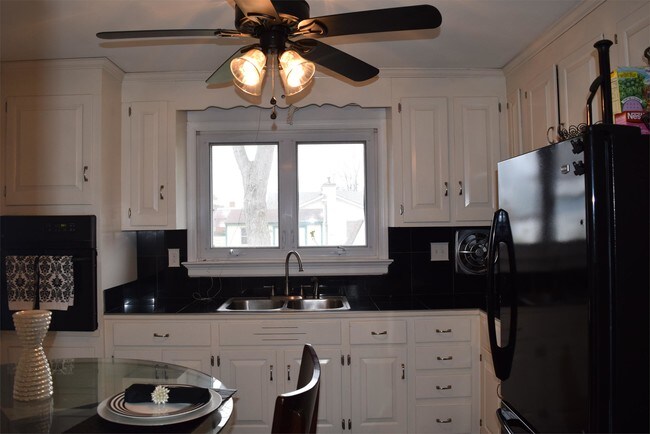 Building Photo - 4810 Suecla Dr