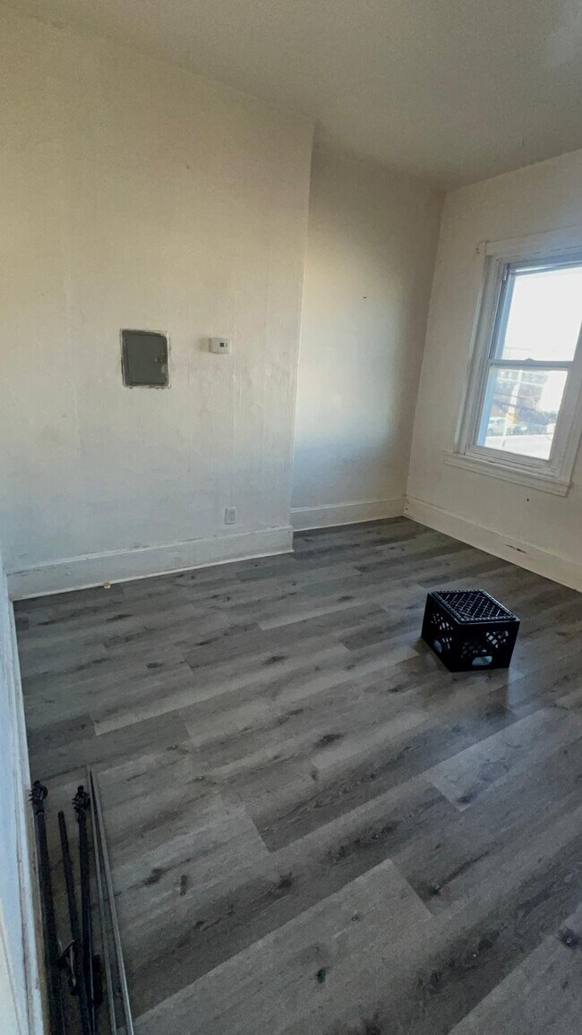Dormitorio 1 - 2104 S 65th St