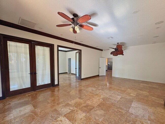 Foto del edificio - Mediterranean-Style Waterfront Home on Lake Tarpon- 3bed|2bath