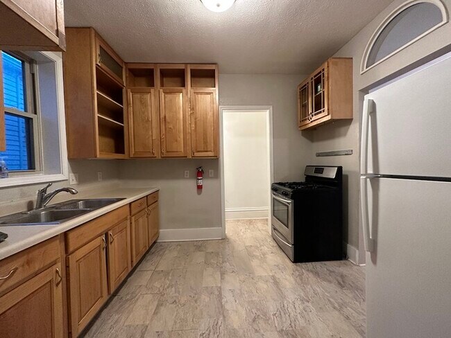 Foto del edificio - Large 4 bed/2 bath home for rent Kalamazoo!