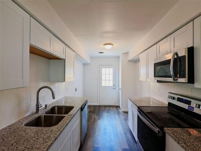 Building Photo - 2679 Gessner Rd
