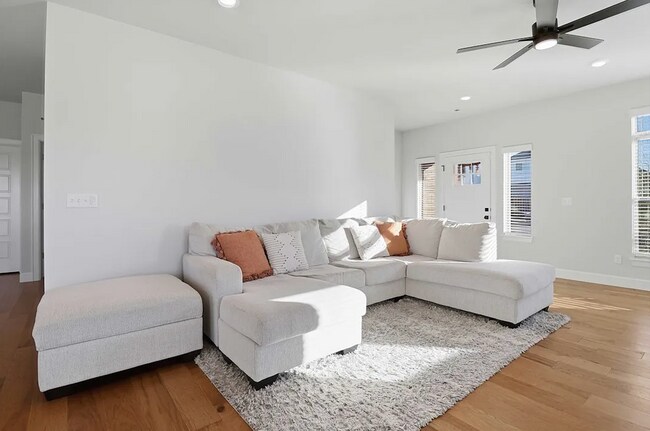 Foto del edificio - 1271 Bootleg Rd