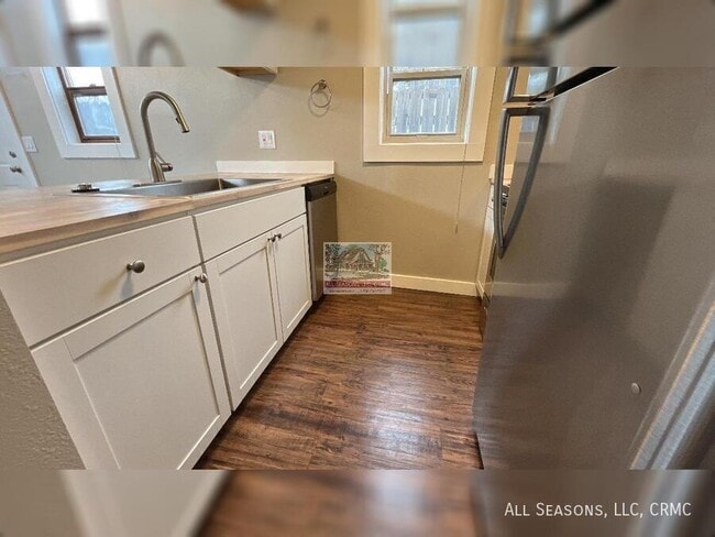 Building Photo - 410 E Dale St